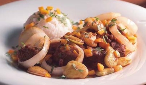 Cordero al pisco con pallares