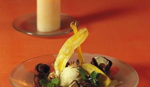 Capeletti de crepes de chocolate con chutney de mamey y plátano