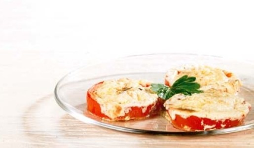 Tomates criollos gratinados con queso de cabra