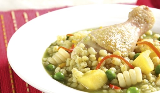 Aguadito de pollo con trigo