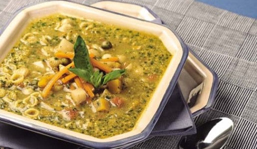 Menestrón con pasta al pesto