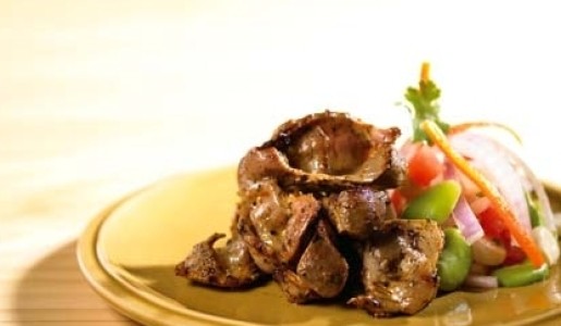 Mollejitas con salsa criolla de habas