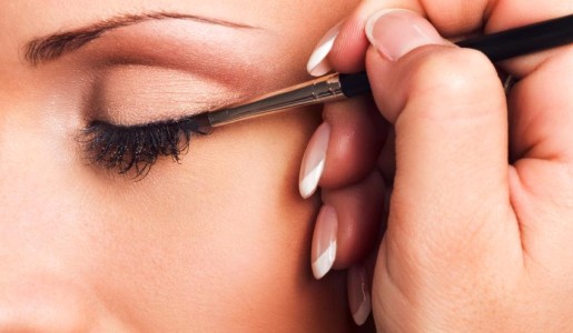 Cómo delinear los ojos pequeños
