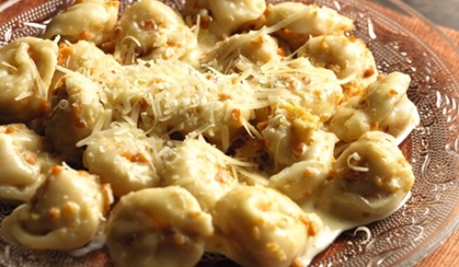 Panzerottis de ricota en salsa de pecanas