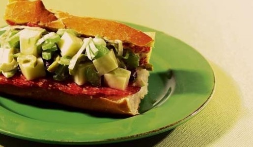 Antipasto hecho sándwich