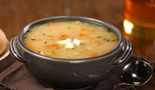 Sopa de pollo y sémola