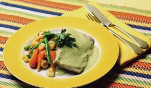 Cabrilla a la crema agria y perejil