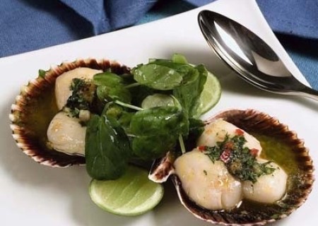 Conchas gratinadas en mantequilla de perejil