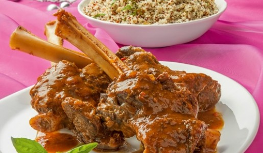 Canilla de cordero braseada con salteado de quinuas y verduras