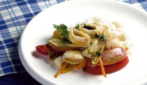 Saltado de calamares a la criolla