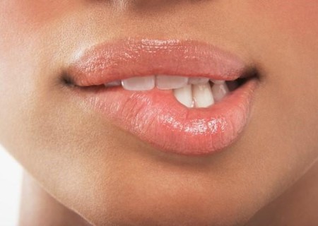 Cómo quitarme la manía de morderme los labios