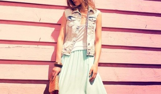 Cómo combinar un chaleco vaquero