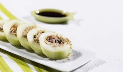 Pepinillo relleno de atún