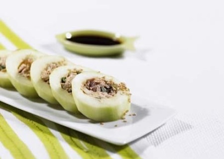 Pepinillo relleno de atún