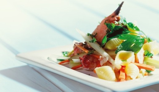 Ensalada de pasta con cangrejo