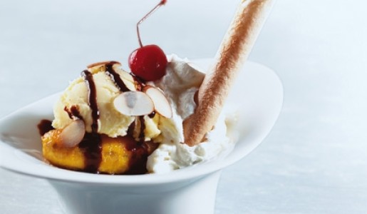 Sundae con plátanos acaramelados
